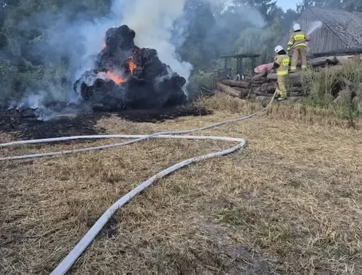 Interwencje OSP w gminie Lniano: pożar stogu i kolizja drogowa