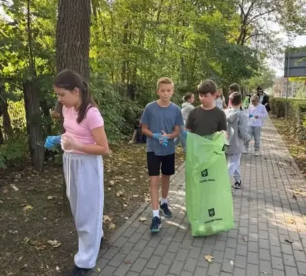 Uczniowie klas 4–8 włączyli się w akcję Sprzątania Świata
