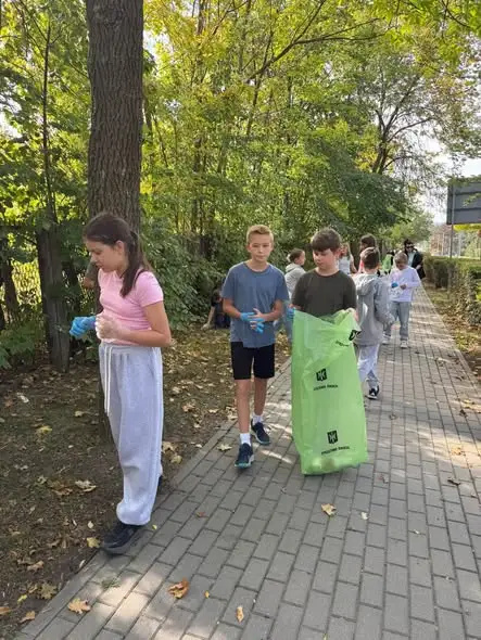 Uczniowie klas 4–8 włączyli się w akcję Sprzątania Świata