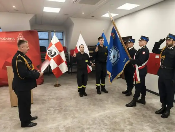 Nowi strażacy złożyli ślubowanie w Państwowej Straży Pożarnej
