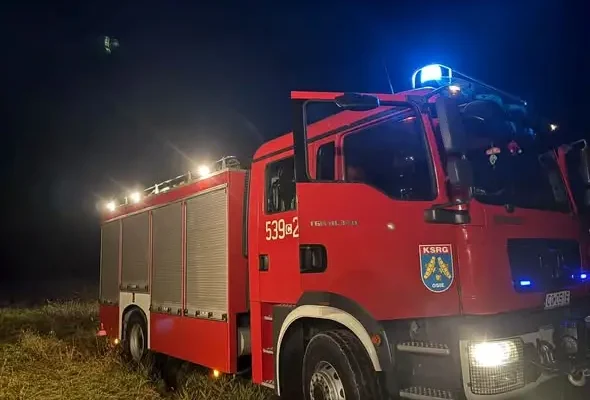 Pożar maszyny rolniczej w Osiu – szybka reakcja zapobiegła stratom