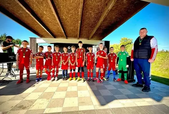 Młodzieżowe drużyny piłkarskie z regionu z imponującymi wynikami