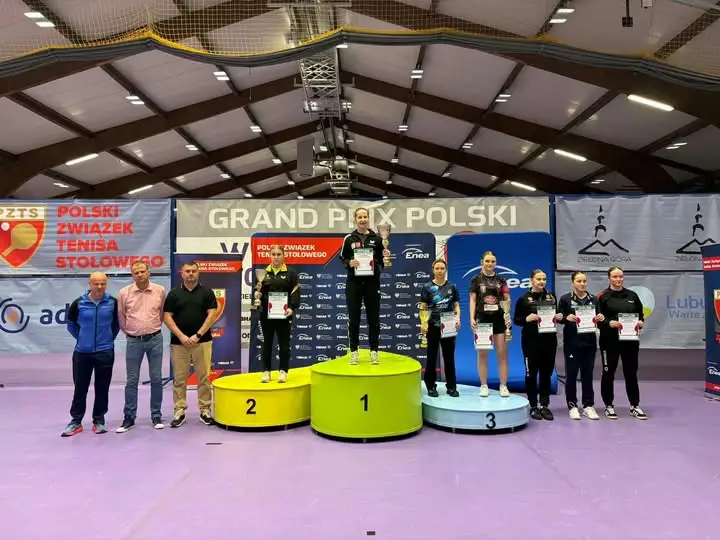 Kasia Rajkowska na podium I Grand Prix Polski Seniorek w tenisie stołowym