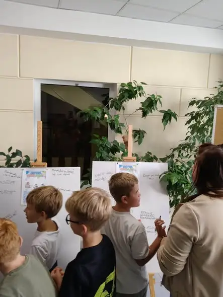Tydzień przeciwdziałania przemocy rówieśniczej: plakaty o emocjach i granicach