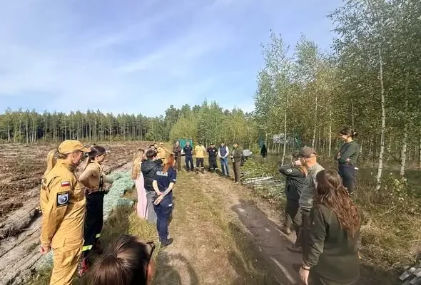 Wspólne sadzenie lasu w Nadleśnictwie Osie – „Sadzimy. Razem z naturą”