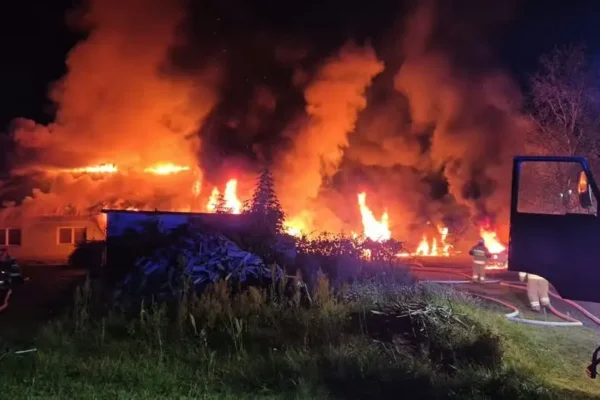 Nocna akcja strażaków z OSP Lniano – pożar garażu w Lnianku