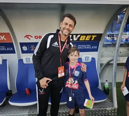 Młodzi piłkarze z Osia zagrali w finałach Sokolik Cup 2026 na stadionie Wisły Płock