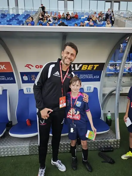 Młodzi piłkarze z Osia zagrali w finałach Sokolik Cup 2026 na stadionie Wisły Płock