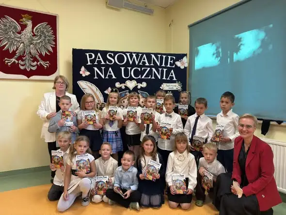 Pasowanie na ucznia w Szkole Podstawowej w Osiu – wyjątkowy dzień dla pierwszoklasistów