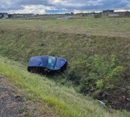 Zbrachlin: samochód osobowy wypadł z drogi. Interweniowały służby ratunkowe