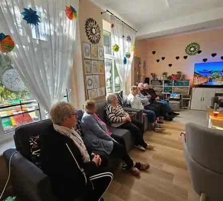 Seniorzy z Bukowca „zwiedzili” świat bez wychodzenia z domu