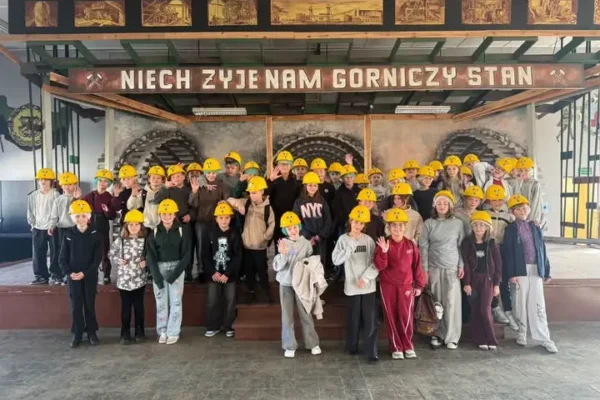 Uczniowie z Ruszczyna odkrywali podziemia Kłodawy i uroki Inowrocławia