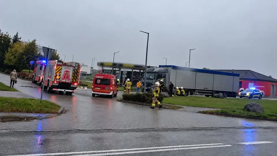 Pożar ciężarówki w Osiu – akcja strażaków z OSP i JRG