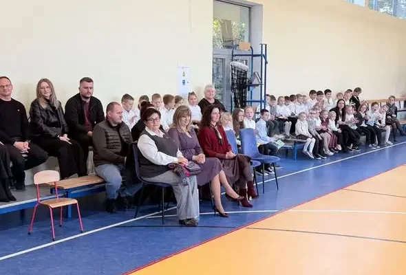 Pierwszoklasiści złożyli ślubowanie i dołączyli do braci uczniowskiej