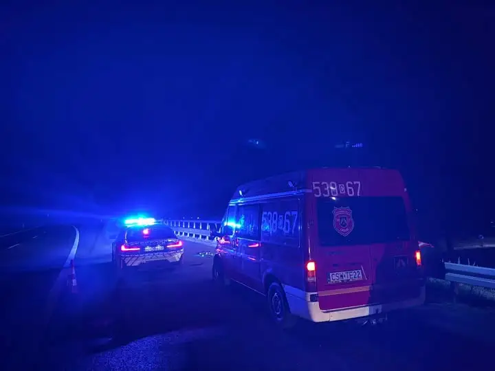 Nocna akcja OSP Osie: pomoc Policji w poszukiwaniach przy S5 w Świeciu
