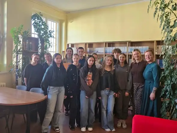 Absolwentka wróciła do szkoły – lekcja o empatii i pracy terapeuty