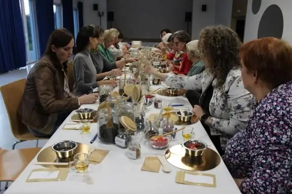 Jesienne Warsztaty Herbaciane w Drzycimiu – aromatyczna podróż w filiżance